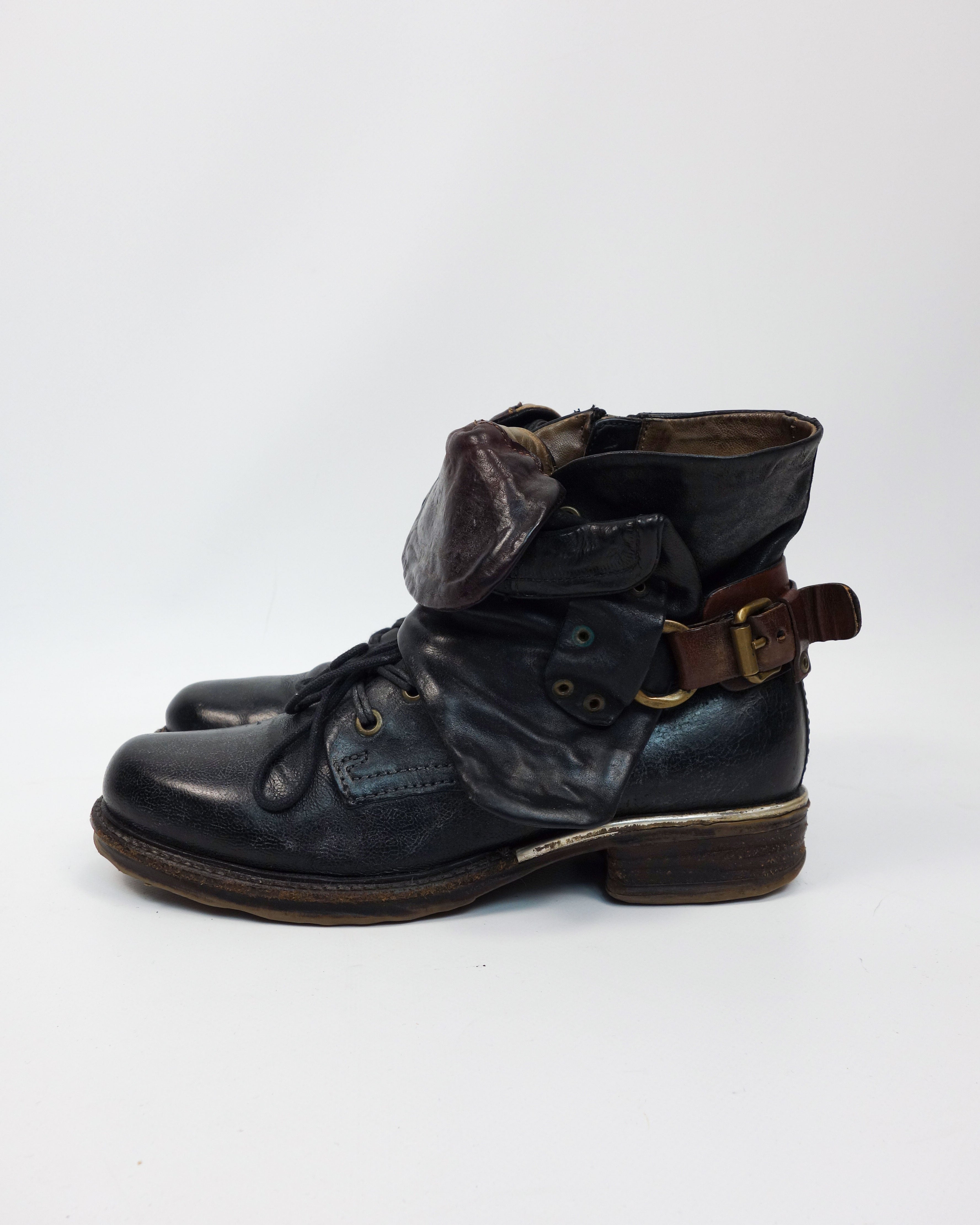 A.S.98 Black Leather Distressed Boots 2000's – Vintage TTS